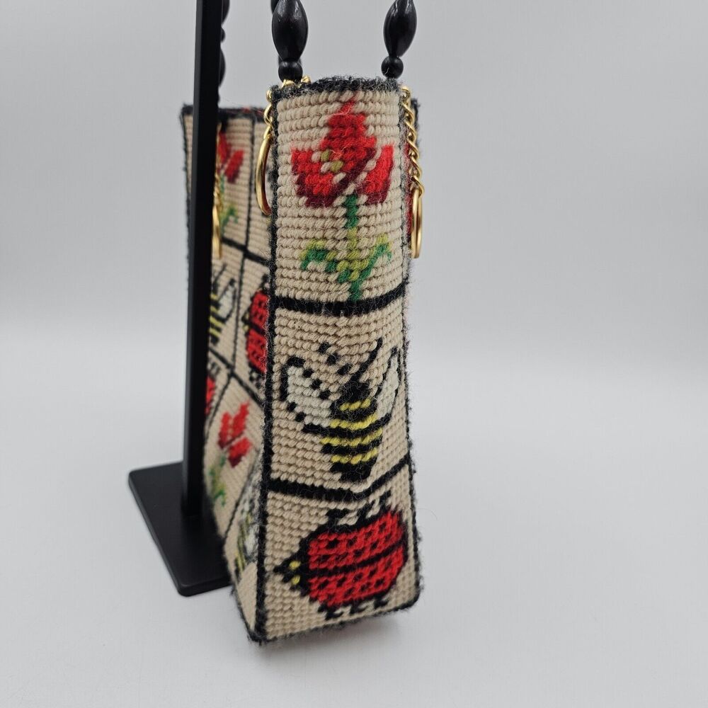 Needlepoint Vintage Bag With Flowers, Bees And Lady Bugs 1970s Plastic Canvas - Picture 2 of 16
